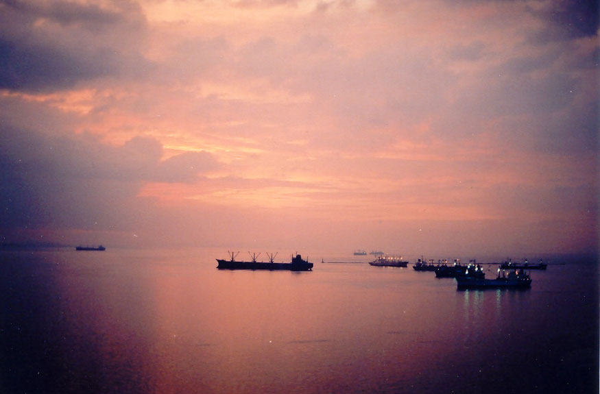 22. Manila Harbour I, VFR with Horizon