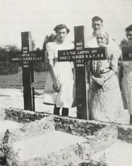 The family of F/O Anthony McCarthy just after the war at his grave in Tubbergen. Courtesy of M. Klaassen.